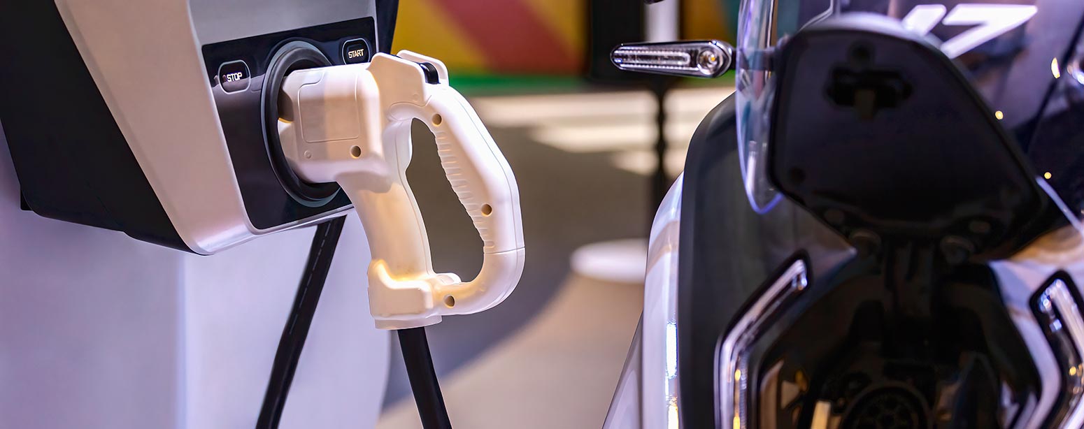 Sähkömoottoripyörän hankinta harkinnassa? Näin se eroaa perinteisestä