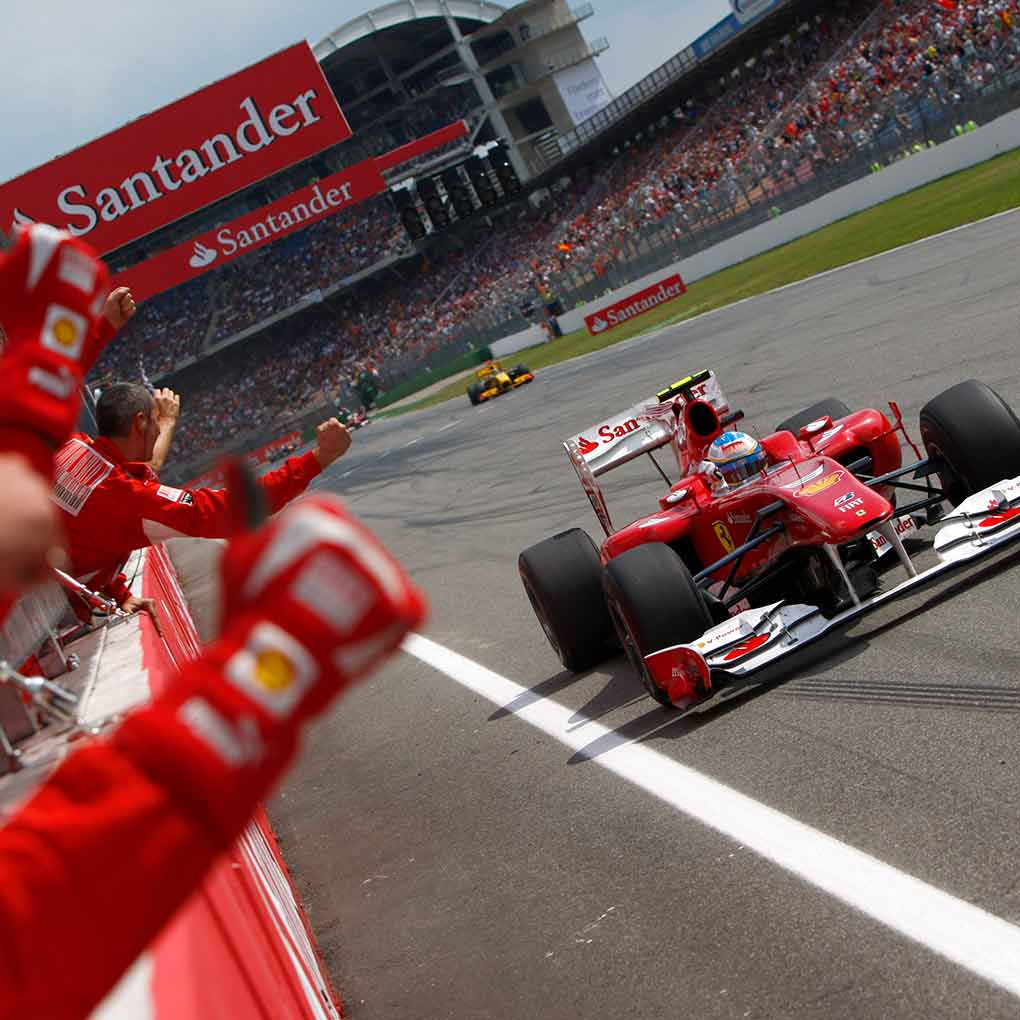 Santander palaa Scuderia Ferrarin kumppaniksi.  Tavoitteena hiilineutraali talli 2030. 